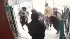 ت﻿صویر ویدیویی نشان می‌دهد مردی به سمت مرزبانان پاکستانی شلیک می‌کند