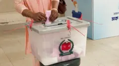 নভেম্বর মাসে একটি মক ভোটের মহড়ার ছবি