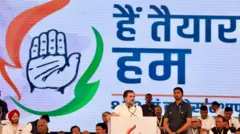 कांग्रेस की नागपुर रैली को संबोधित करते राहुल गांधी