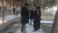 عکسی که کانون نویسندگان ایران از امامزاده طاهر در مهرشهر کرج منتشر کرده است