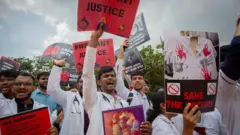 डॉक्टरों का विरोध प्रदर्शन  