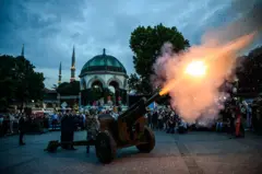 সংস্কৃতিভেদে রমজানে বিভিন্ন দেশে কিছু আলাদা রীতি পালন করা হয়ে থাকে 