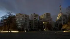 Ukrayna'nın birçok kentinde elektrik kesintileri olduğu aktarıldı