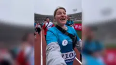 zena trci maraton u severnoj koreji