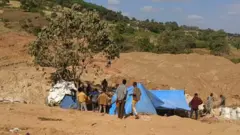 Kanneen lafti itti jige galaafate warqiifi taantaalamii baasaa akka turan qondaalli BBC'tti himaniiru