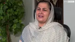 د میزان ۱۳ د افغانستان په ګډون د نړۍ ګڼو نورو هېوادونو کې د ښوونکې ورځ نمانځل کېږي.
