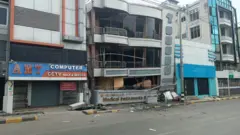 ဒီနေ့ မနက်ပိုင်းက လှုပ်ခတ်ခဲ့တဲ့ငလျင်ကြောင့် မန္တလေးမြို့ထဲက ကျန်းမာရေးပစ္စည်းရောင်းချတဲ့ လေးထပ်တိုက် ပြိုကျမှုဖြစ်ခဲ့ပါတယ် 