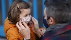 Orang tua dari setiap generasi memiliki stresor, tetapi media modern membuat orang tua sekarang semakin dihadapkan pada kejadian mengerikan di dunia.