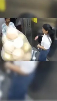 انفجار بالونات في مصعد بمومباي