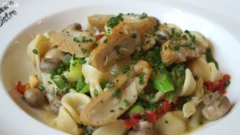 Лабораторияда өстүрүлгөн эт Сингапурда гана сатылат