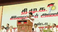 தமிழ்நாட்டில் எட்டு வழிச்சாலை திட்டத்துக்கு எதிராக கலவரத்தை ஏற்படுத்தும் நோக்கத்தில் செயல்பட்டதாகக் கூறி 22 விவசாயிகளை டிசம்பர் 14 ஆம் தேதியன்று போளூர் காவல்நிலைய போலீசார் கைது செய்துள்ளனர். 