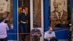 Câu hỏi tiếp theo là liệu liên minh quân sự với Mỹ có dẫn đến "mất Đảng"? Câu trả lời của tôi tiếp tục là "KHÔNG"