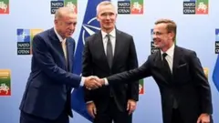 leaders shake