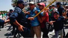 Les Algériens manifestent depuis des mois pour une purge complète du système Bouteflika