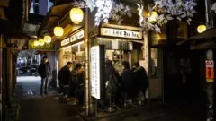 Japonya'da bir içkili lokanta