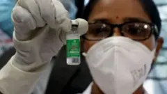 বাংলাদেশে গত ২৭শে জানুয়ারি থেকে করোনাভাইরাস টিকা কার্যক্রম শুরু করা হয়েছে