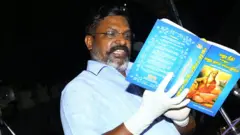 মনুস্মৃতি থেকে পড়ে শোনাচ্ছেন তামিল রাজনীতিবিদ থল থিরুমাভালাভান