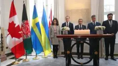 ادای احترام به قربانیان حادثه سقوط هواپیمای مسافربری اوکراین بوسیله موشک سپاه در ایران