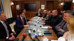 続く協議にウクライナ側は　前軍総司令官の英紙投稿が注目されるなか　　