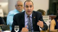 Quién es Larry Devoe, el nuevo fiscal general de Venezuela (y el cuestionado legado que deja su antecesor, Tarek William Saab)