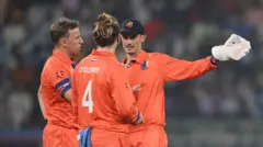 சுழலில் சிக்க வைத்த ஆப்கானிஸ்தான் வீரர்கள்: சிதைந்த நெதர்லாந்து