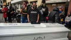 Familiares de las víctimas de la tragedia