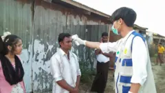 မောင်တောမြို့နယ်ရှိ လှဖိုးခေါင်ယာယီနေရာချထားရေးစခန်းတွင် COVID-19 ရောဂါနှင့်ပတ်သက်၍ ကျန်းမာရေးလုပ်ငန်းများဆောင်ရွက်စဥ်