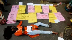 Учасниця акції протесту