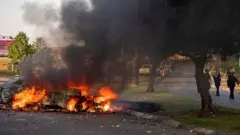 तेल अविव्हजवळच्या लोड शहरात दंगली उसळल्यानंतर आणीबाणी जाहीर करण्यात आली आहे.