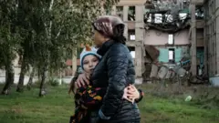 жінка з дитиною