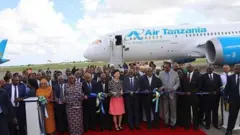 Rais Magufuli akizindua rasmi utumizi wa ndege hiyo katika uwanja wa Julius Nyerere