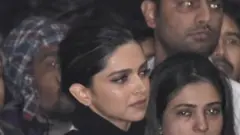 JNUમાં દીપિકા પાદુકોણ