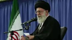 رهبر ایران: یک بار برای رفع تحریم‌ها مذاکره کردیم بی‌فایده بود