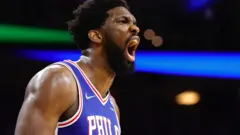 Joel Embiid en action pour les Philadelphia 76ers