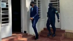 Dieudonné Ishimwe yinjira mu rukiko kuwa gatatu tariki 11 Gicurasi 2022