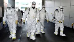 Umubare w'abemejwe ko banduye coronavirus muri Koreya y'Epfo wariyongereye cyane mu minsi ibiri ishize