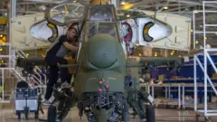Türk Havacılık ve Uzay Sanayii'nin (TUSAŞ) ürettiği ATAK adı verilen helikopterlerin motorları ABD'de yapılıyor