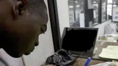 Onye ọrụ ụlọakụ