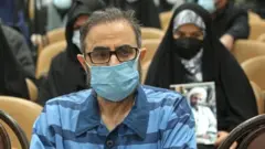 الشعب أثناء محاكمته