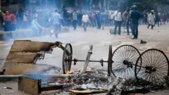 ঢাকার নিউমার্কেটের সামনে সংঘর্ষের চিত্র - ১৯শে এপ্রিল ২০২২