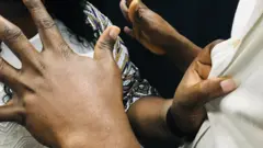 Nwaanyị chọrọ idina nwoke n'ike