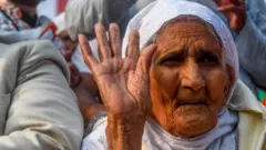વિરોધપ્રદર્શન કરતાં મહિલા