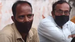 રસી માટે લાઇનમાં લોકો