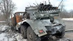 Mtazamo unaonyesha kurusha roketi nyingi za jeshi la Urusi kwenye viunga vya Kharkiv mnamo Machi 16, 2022