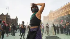 Dubartii yeroo hiriiraa masaraa biyyaalessaa fuulduratti