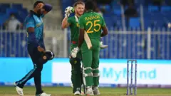 દક્ષિણ આફ્રિકા સતત ત્રણ વિકેટો ગુમાવવા છતાં મૅચ જીતવામાં સફળ રહ્યું