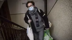 žena s maskom