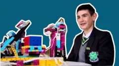 Lego delovi i kodovi: Tinejdžer sklopio Lego robota za rešavanje Rubikove kocke