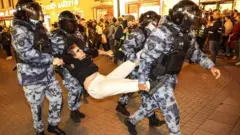 задержания на акциях протеста проходили жестко