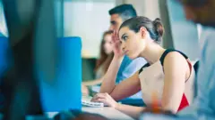 الرسائل التي تتبادلها مع زملائك في العمل "ليست سرية" كما تعتقد